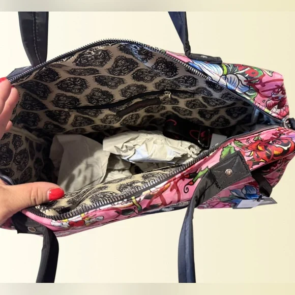 💚🌼NWT Ed Hardy "Love Kills Slowly" pink tattoo flash duffle bag. Weekender bag - Picture 6 of 14